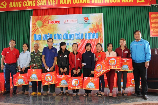 Chương trình “Quà xuân cho đồng bào nghèo” tại xã Ea Rbin và xã Nam Ka, huyện Lắk