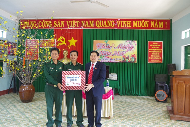 Đoàn đại biểu Quốc hội tỉnh Đắk Lắk thăm và chúc Tết các Đồn Biên phòng