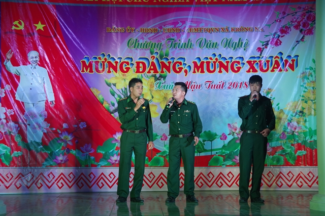 Biễu diễn văn nghệ phục vụ nhân dân biên giới