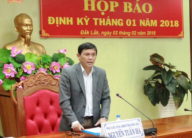 UBND tỉnh họp báo định kỳ tháng 1/2018