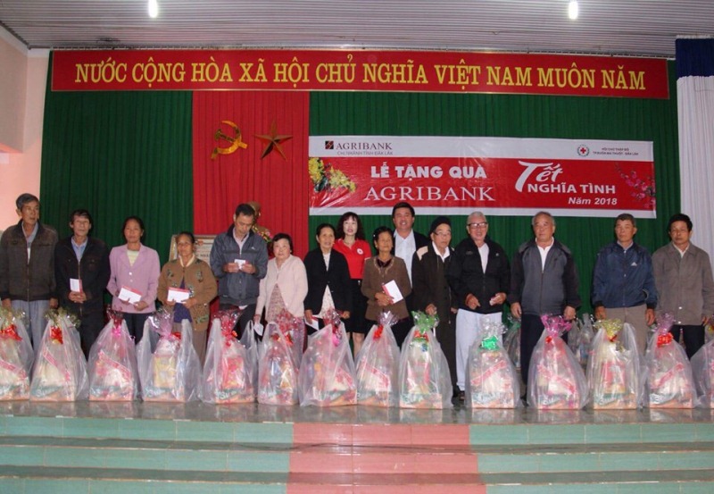 Agribank chi nhánh tỉnh Đắk Lắk: Hơn 600 triệu đồng tham gia “Tết vì người nghèo và nạn nhân chất độc da cam” Xuân Mậu Tuất 2018.