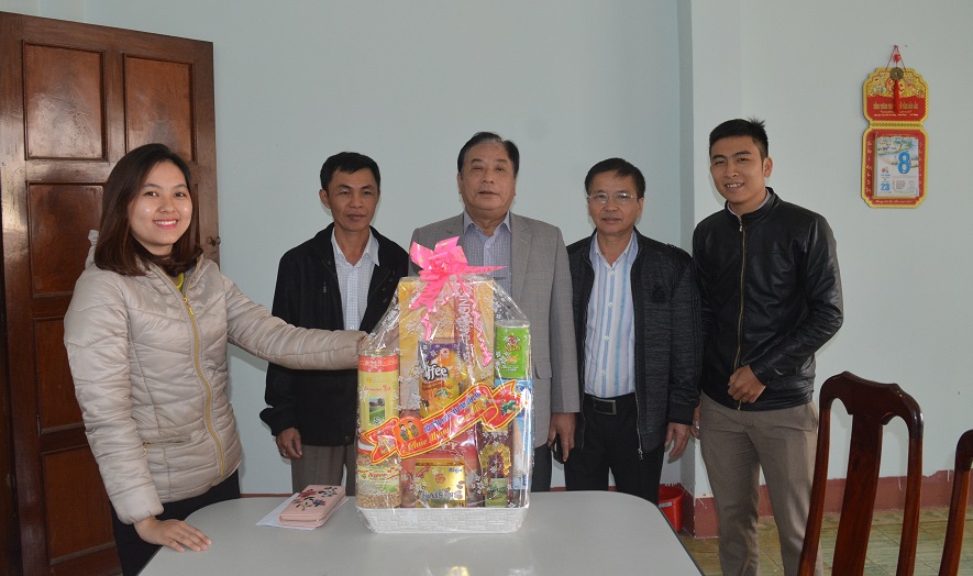 Lãnh đạo HĐND tỉnh thăm, chúc Tết Trung tâm Quản lý Cổng Thông tin điện tử tỉnh.