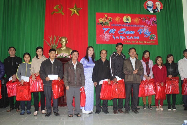 'Tết sum vầy' cho lao động nghèo huyện Cư Kuin