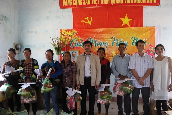 Trường Cao đẳng công nghệ Tây Nguyên: Thăm, tặng quà và chúc Tết buôn kết nghĩa