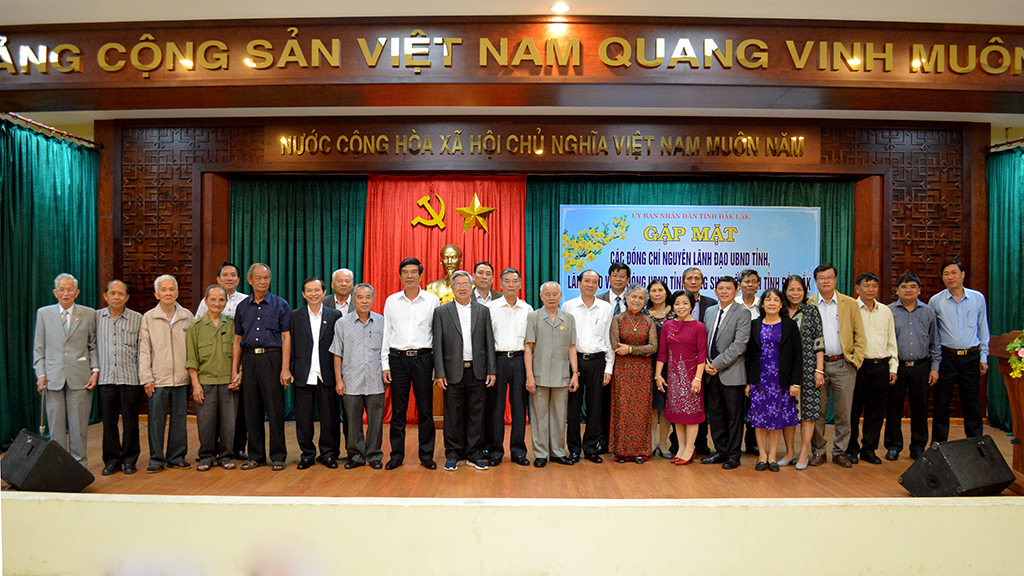 UBND tỉnh gặp mặt nguyên lãnh đạo UBND tỉnh, lãnh đạo Văn phòng UBND tỉnh qua các thời kỳ