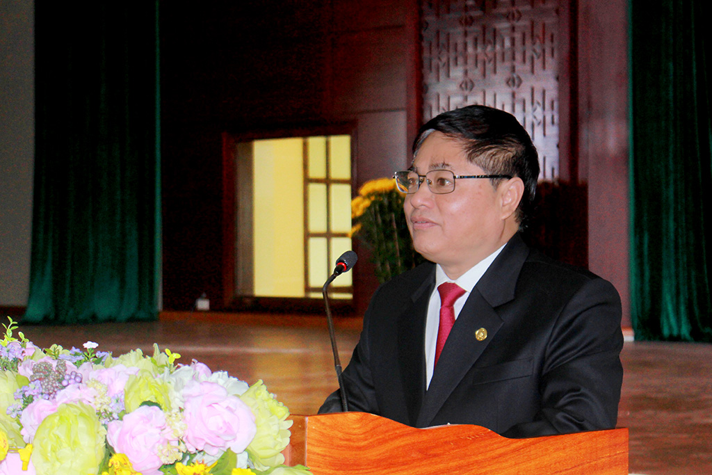 Meeting with artists, intellectuals, writers in Lunar New Year 2018