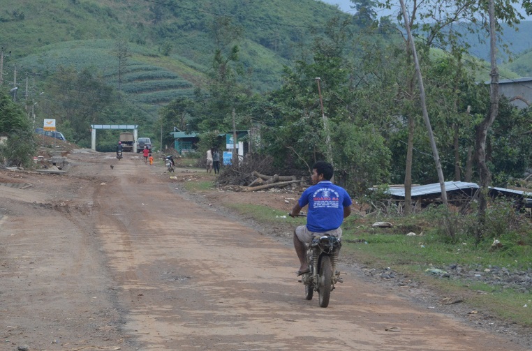 Đẩy mạnh triển khai các giải pháp nhằm nâng cao hiệu quả thực hiện quy định bắt buộc đội mũ bảo hiểm đối với người đi mô tô, xe gắn máy, xe đạp điện.