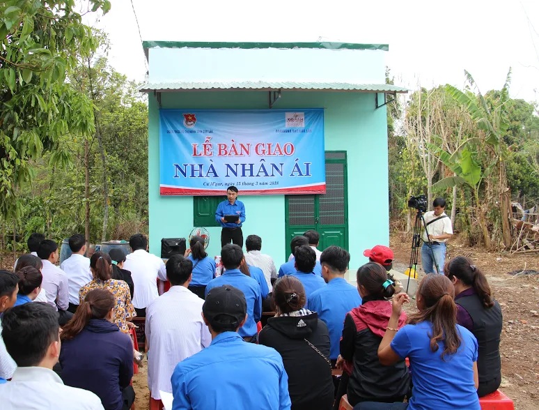 Bàn giao công trình thanh niên “Nhà nhân ái” cho hộ nghèo tại huyện Cư M’gar