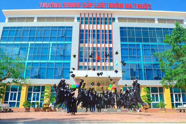 Trường Trung cấp Luật Buôn Ma Thuột ra quân tuyển sinh năm 2018