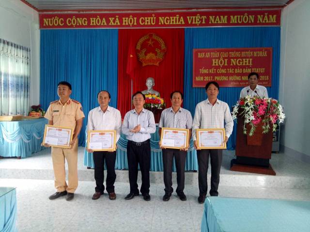 Tổ chức Hội nghị tổng kết công tác đảm bảo trật tự an toàn giao thông năm 2017 và triển khai phương hướng nhiệm vụ năm 2018