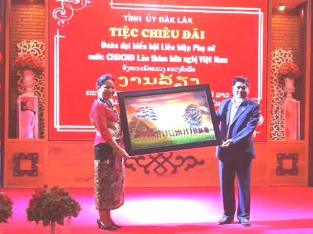 Hội Liên hiệp Phụ nữ Cộng hòa Dân chủ Nhân dân Lào thăm và làm việc tại tỉnh