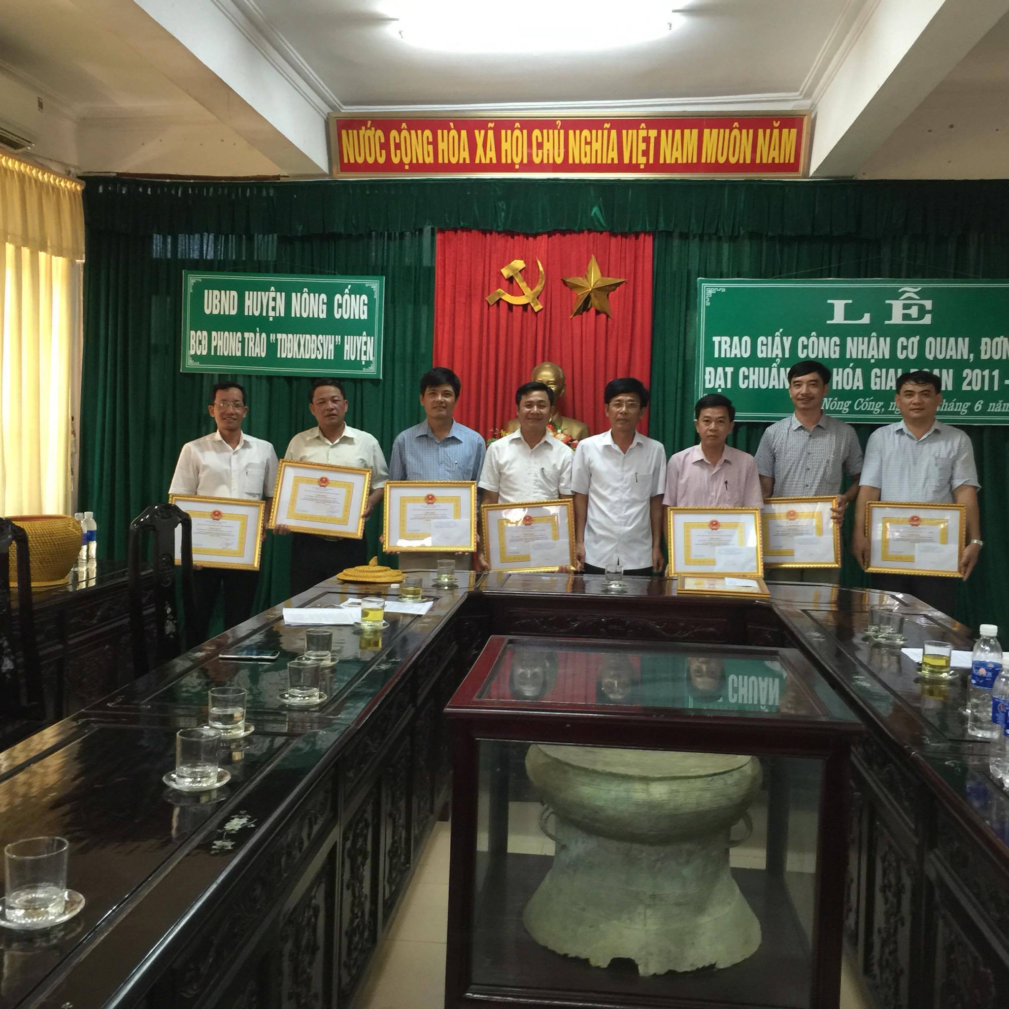 Đề nghị tặng Bằng công nhận danh hiệu “Cơ quan đơn vị, doanh nghiệp đạt chuẩn văn hóa” 05 năm (2013 – 2017)