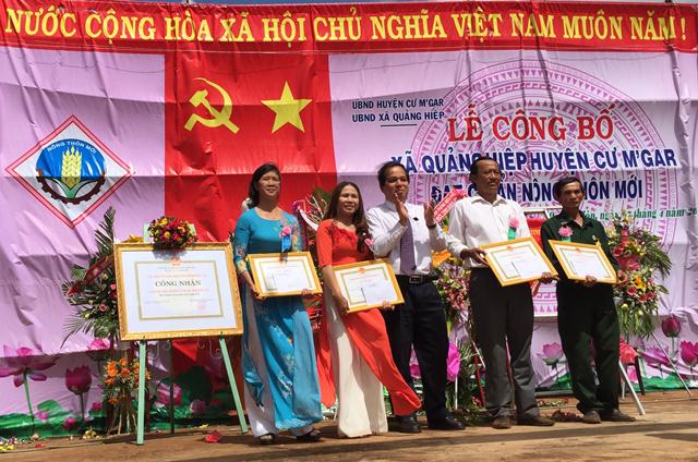 Xã Quảng Hiệp tổ chức lễ đón nhận Cờ thi đua và Bằng công nhận xã đạt chuẩn nông thôn mới năm 2017