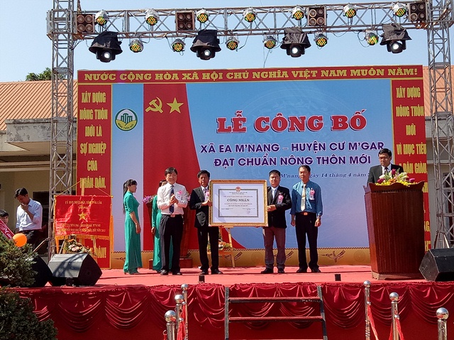 Xã EaM'nang công bố đạt chuẩn xã nông thôn mới