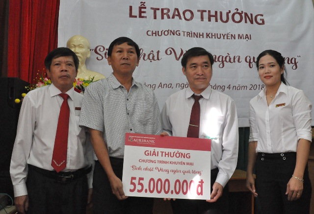 Agribank Chi nhánh KrôngAna, Đắk Lắk: Tổ chức trao thưởng cho khách hàng trong chương trình khuyến mại “Sinh nhật vàng – Ngàn quà tặng”