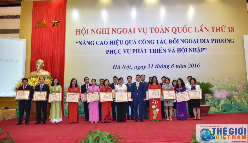 Tham mưu khen thưởng nhân dịp Hội nghị Ngoại vụ toàn quốc lần thứ 19.