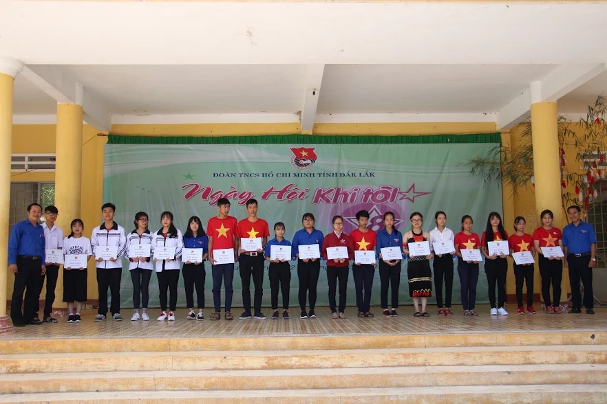 Sôi nổi Ngày hội “Khi tôi 18” cấp tỉnh năm học 2017 - 2018
