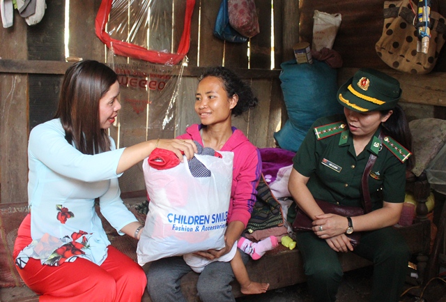 Thực hiện Chỉ thị số 21-CT/TW của Ban Bí thư Trung ương Đảng về tiếp tục đẩy mạnh công tác phụ nữ trong tình hình mới