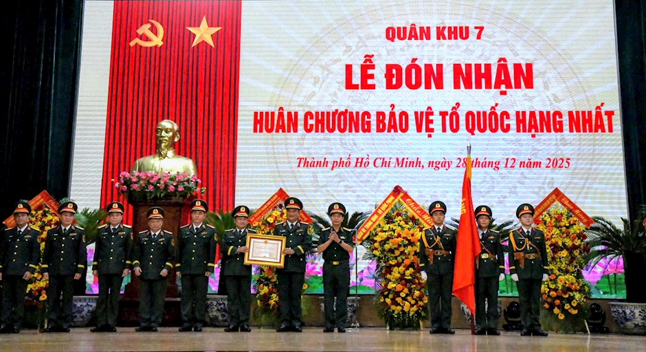Bộ Tư lệnh Quân khu 7 đón nhận Huân chương Bảo vệ Tổ quốc hạng Nhất - VNAMedia