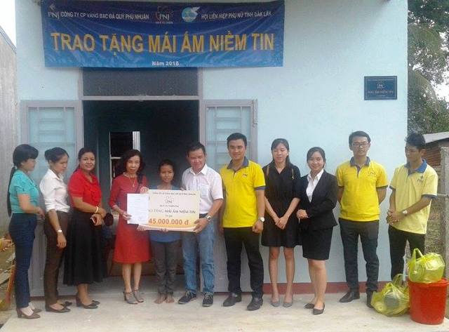 Hội Liên hiệp Phụ nữ tỉnh trao tặng mái ấm niềm tin