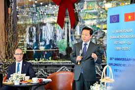 548 đại biểu đại diện gần 600.000 đoàn viên dự ngày làm việc đầu tiên