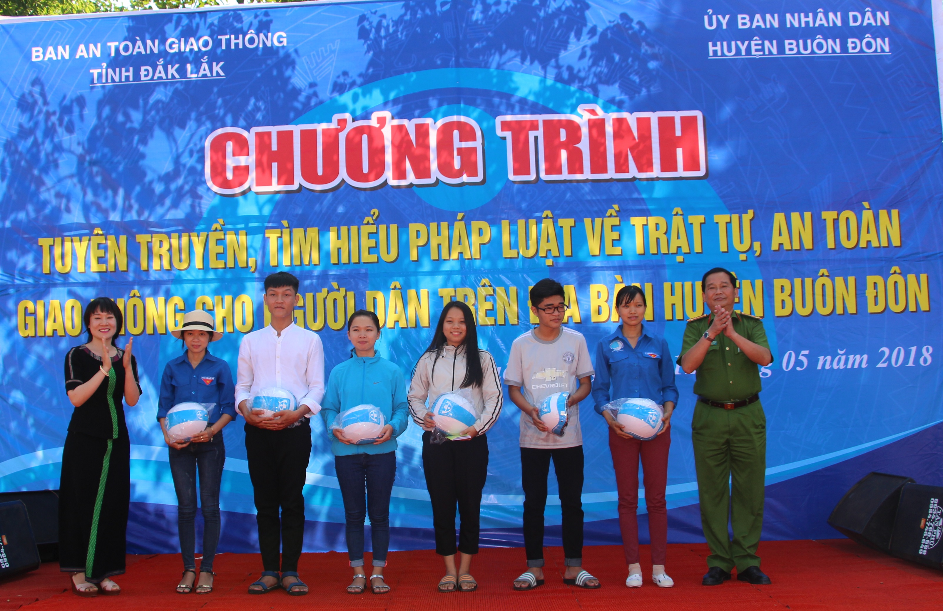 Tuyên truyền, tìm hiểu pháp luật về trật tự, an toàn giao thông tại huyện Buôn Đôn