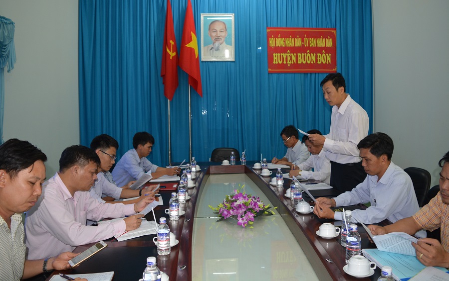 Kiểm tra tình hình triển khai sử dụng Hệ thống Dịch vụ hành chính công trực tuyến tích hợp Một cửa điện tử tại huyện Buôn Đôn