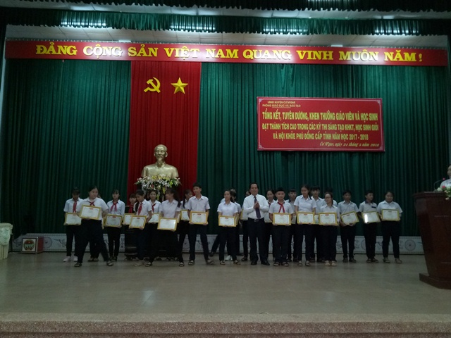 Huyện Cư M'gar tổ chức tuyên dương giáo viên, học sinh đạt thành tích cao trong năm học 2017-2018