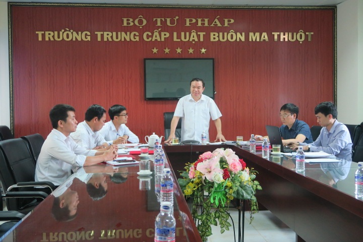 Đoàn công tác của Đảng ủy Bộ Tư pháp kiểm tra công tác Đảng tại Chi bộ cơ sở Trường Trung cấp Luật Buôn Ma Thuột