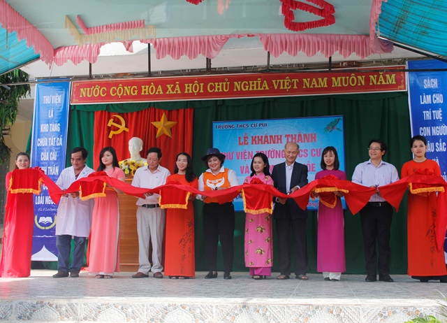 Lễ khánh thành “Thư viện mở hi vọng 15” tặng Trường THCS Cư Pui-huyện Krông Bông