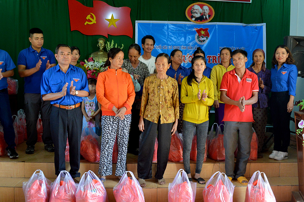 Ngày thứ 7 tình nguyện tại huyện Ea Súp