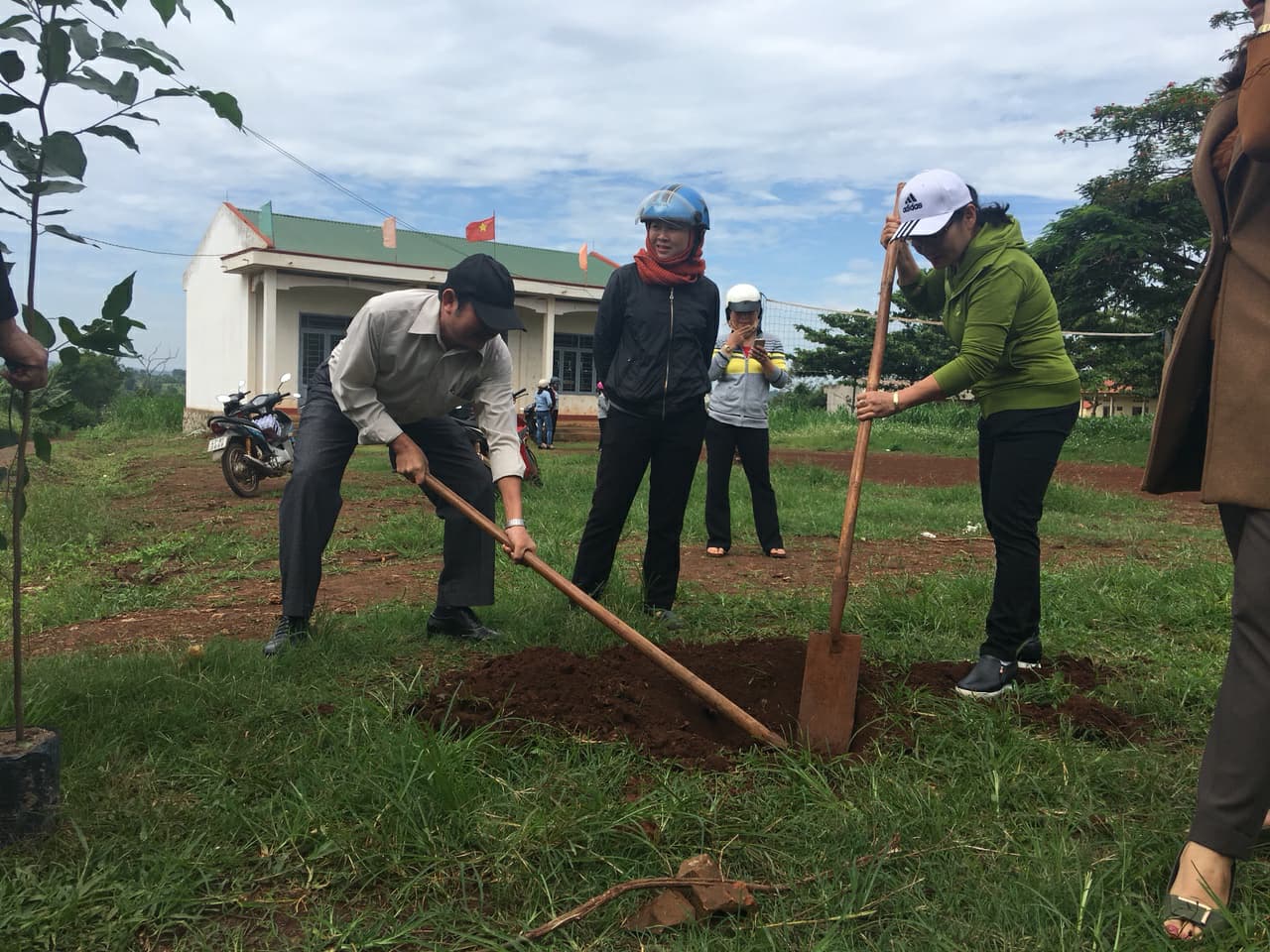 Nhân rộng Mô hình Khu dân cư “Xanh - Sạch - Đẹp”  tại phường Đoàn Kết và mô hình “Buôn tôi Xanh - Sạch - Đẹp” tại xã Ea Drông, thị xã Buôn Hồ