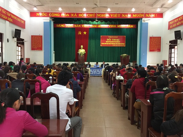 Các cấp Hội Phụ nữ huyện Cư M’gar tổ chức Đối thoại giữa người đứng đầu cấp ủy, chính quyền với cán bộ, hội viên, phụ nữ.