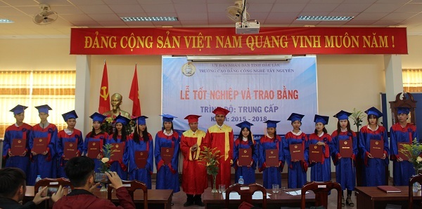 Trường Cao đẳng Công nghệ Tây Nguyên: Lễ tốt nghiệp và tư vấn, giới thiệu việc làm hệ Trung cấp nghề khóa 15