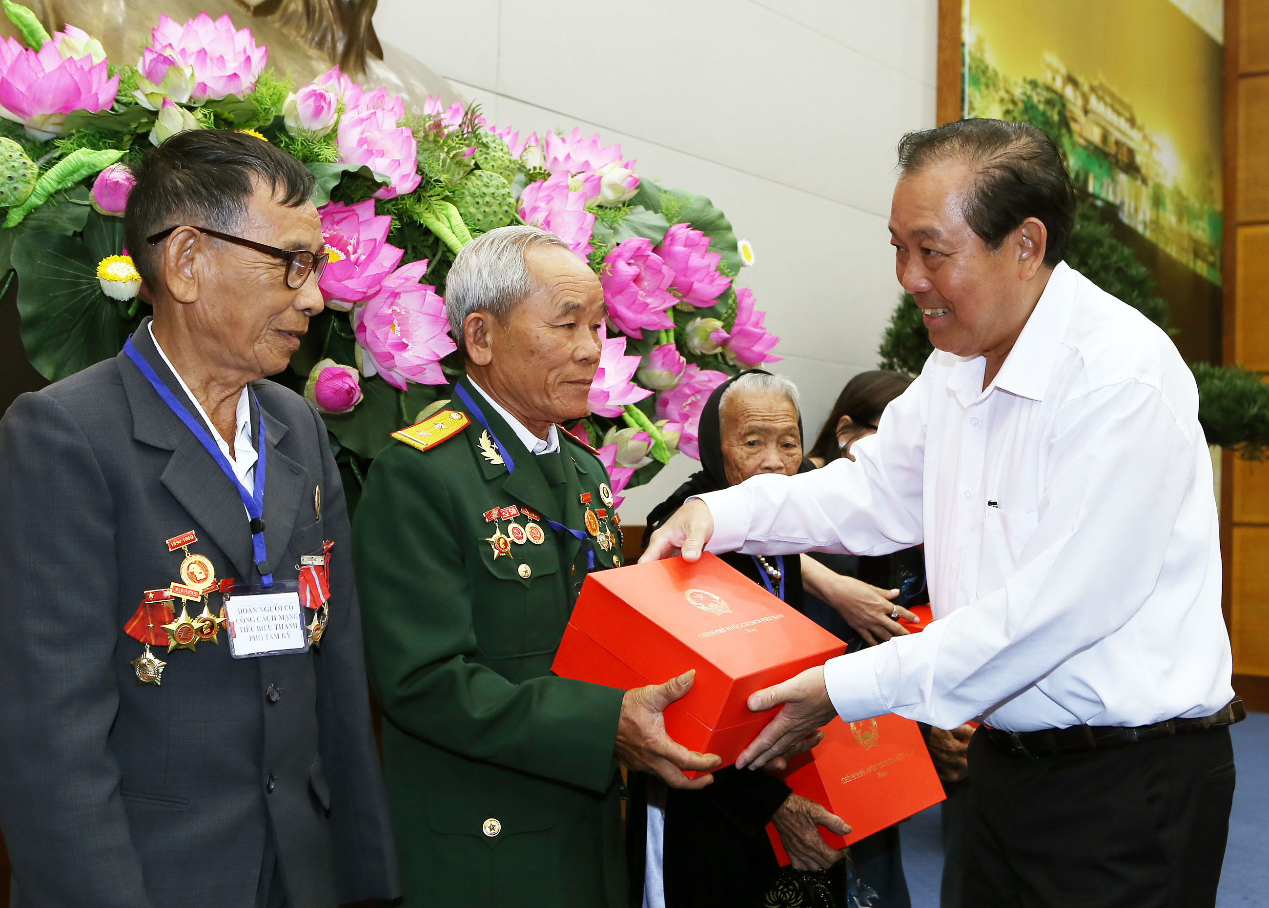 Hướng dẫn khen thưởng tổng kết 05 năm thi hành Pháp lệnh Ưu đãi người có công với cách mạng