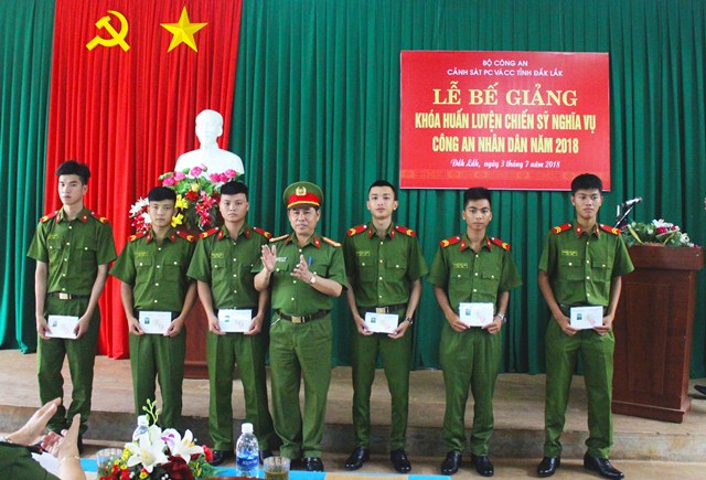 Cảnh sát PC và CC tỉnh Đắk Lắk tổ chức Lễ bế giảng khóa huấn luyện chiến sỹ nghĩa vụ CAND năm 2018