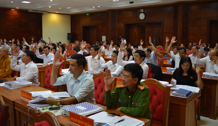 Kỳ họp thứ Sáu, HĐND tỉnh khóa IX: Đại biểu HĐND tỉnh biểu quyết miễn nhiệm chức danh Ủy viên UBND tỉnh Đắk Lắk khóa IX, nhiệm kỳ 2016 – 2021.
