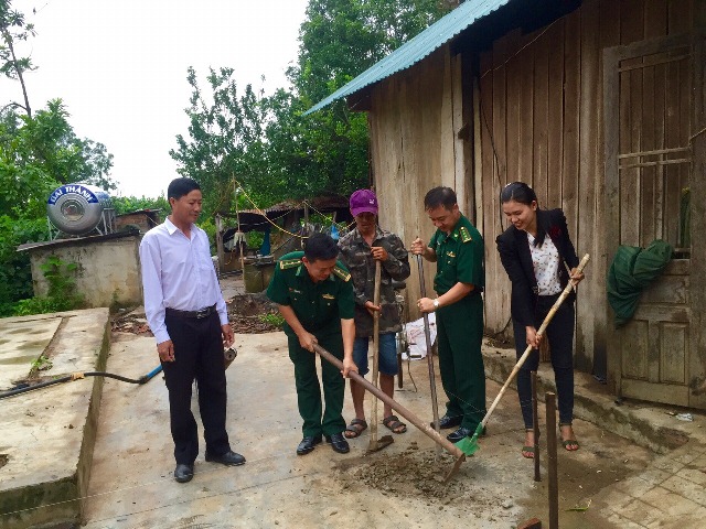 Chia sẻ khó khăn nơi vùng biên