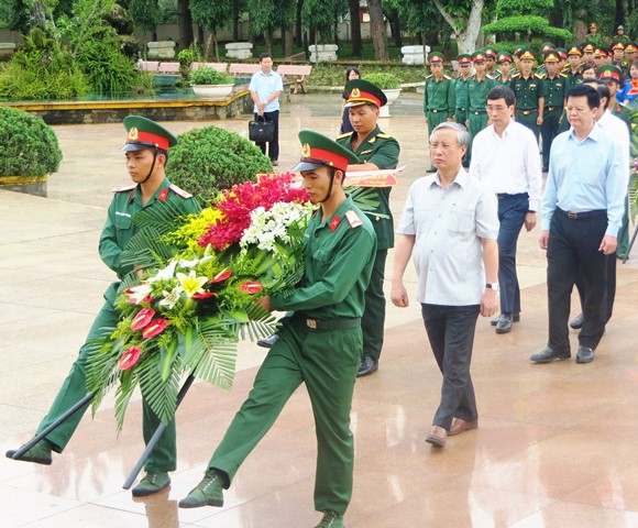 Đoàn công tác của Ban Bí thư do đồng chí Trần Quốc Vượng, Uỷ viên Bộ Chính trị, Thường trực Ban Bí thư làm việc tại Đắk Lắk