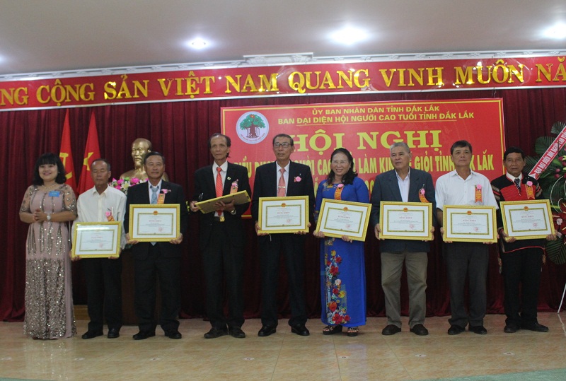 Biểu dương người cao tuổi làm kinh tế giỏi tỉnh Đắk Lắk lần thứ III, giai đoạn 2012 - 2017