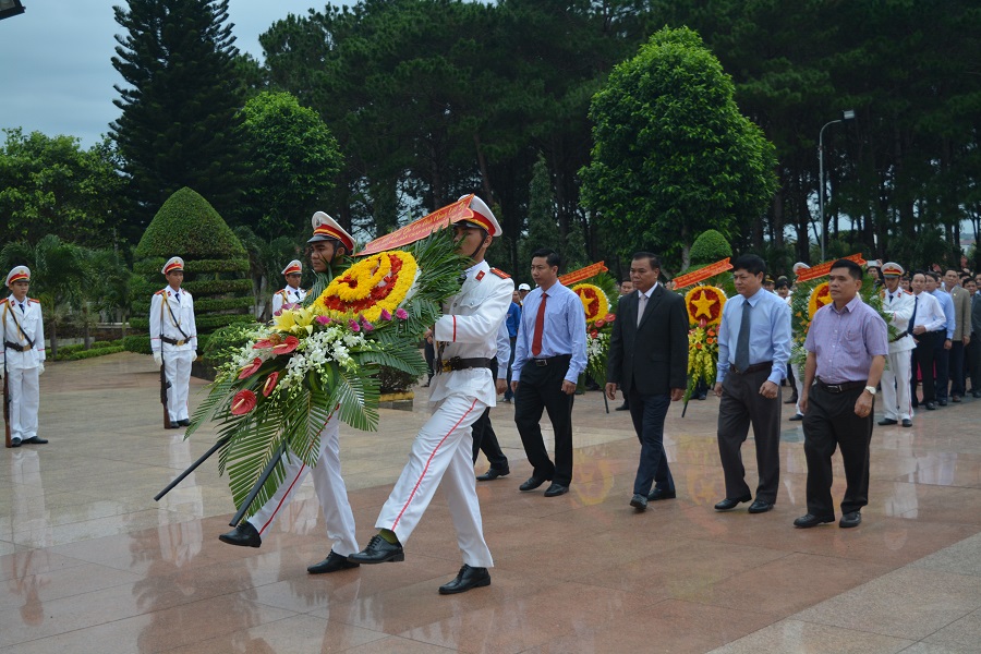 Lễ viếng Nghĩa trang Liệt sỹ tỉnh nhân kỷ niệm 71 năm Ngày Thương binh Liệt sỹ.