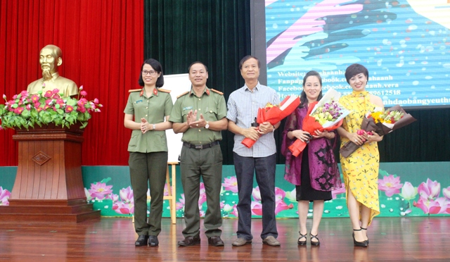 Sinh hoạt chuyên đề “Phụ nữ lãnh đạo bằng yêu thương - chìa khóa thành công của hạnh phúc”