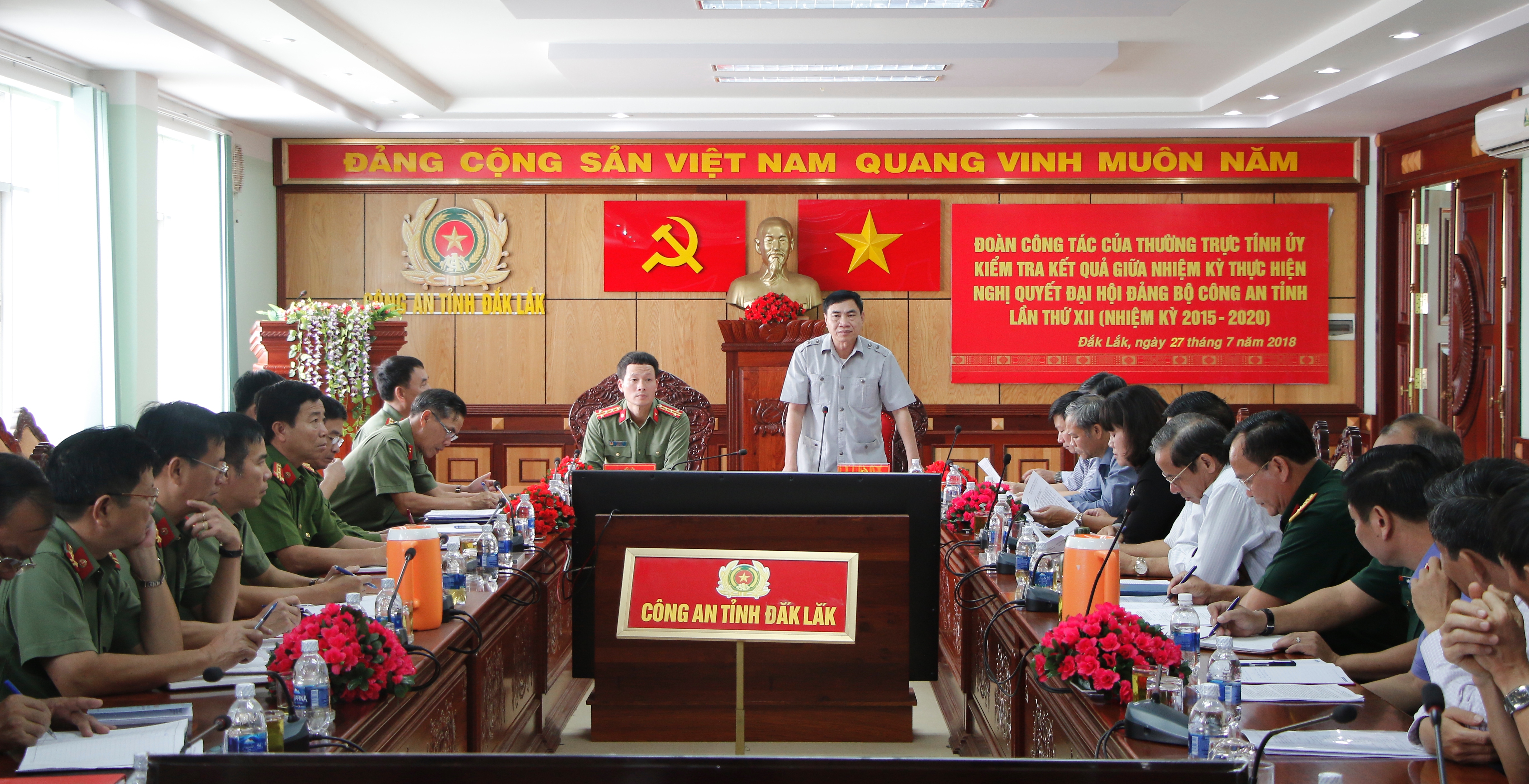 Đoàn Công tác của Thường trực Tỉnh ủy kiểm tra kết quả giữa nhiệm kỳ thực hiện Nghị quyết Đại hội Đảng bộ Công an tỉnh nhiệm kỳ 2015 -2020