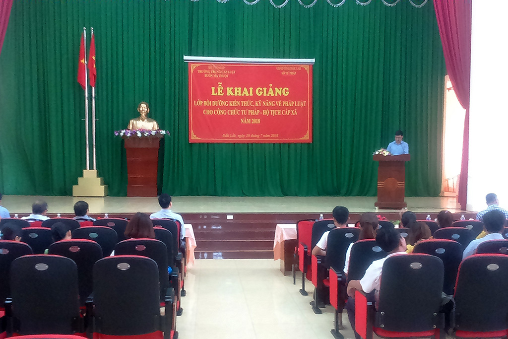 Trường Trung cấp Luật Buôn Ma Thuột tổ chức khai giảng Lớp bồi dưỡng nghiệp vụ hộ tịch tại tỉnh Đắk Lắk năm 2018