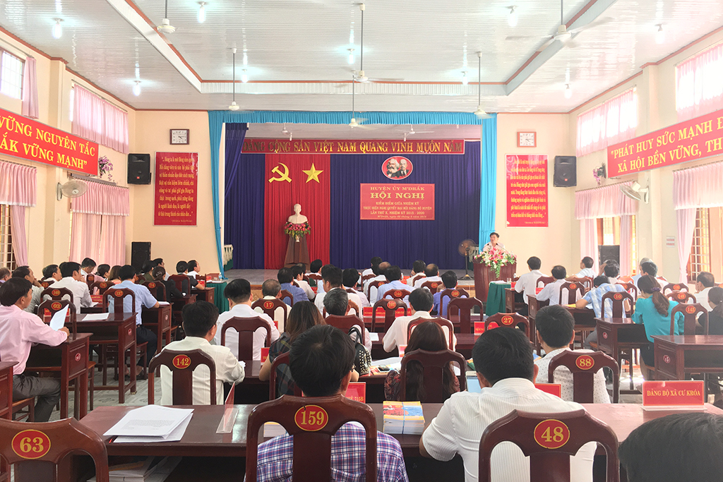Huyện ủy M’Đrắk: Tổ chức Hội nghị kiểm điểm giữa nhiệm kỳ thực hiện Nghị quyết Đại hội Đảng bộ huyện lần thứ X, nhiệm kỳ 2015-2020