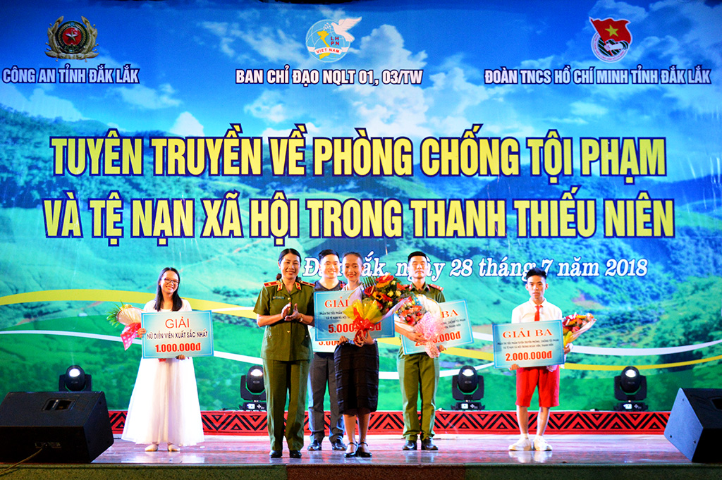 Hưởng ứng Cuộc thi viết 