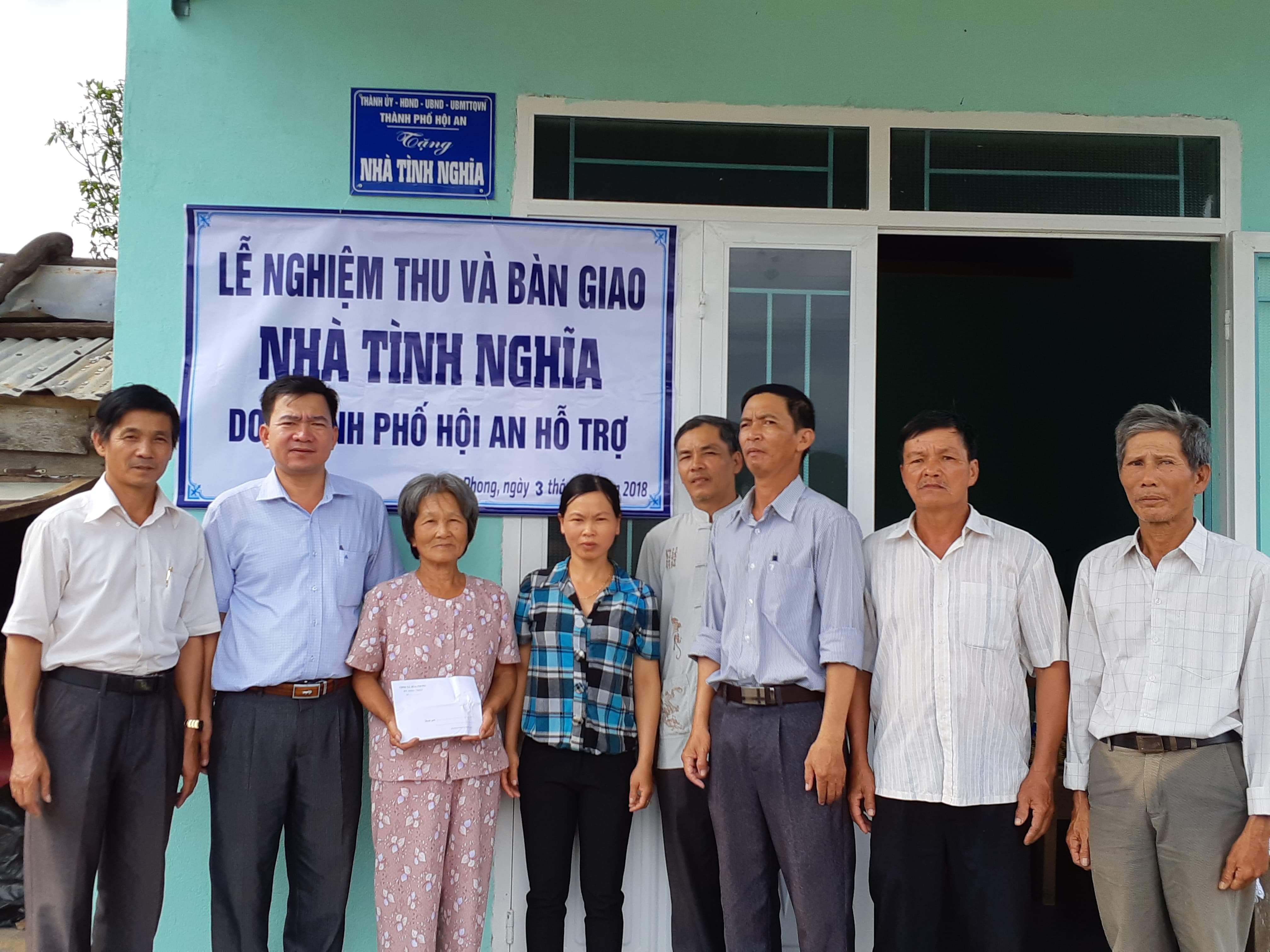 Lễ nghiệm thu và bàn giao nhà tình nghĩa tại xã Hòa Phong