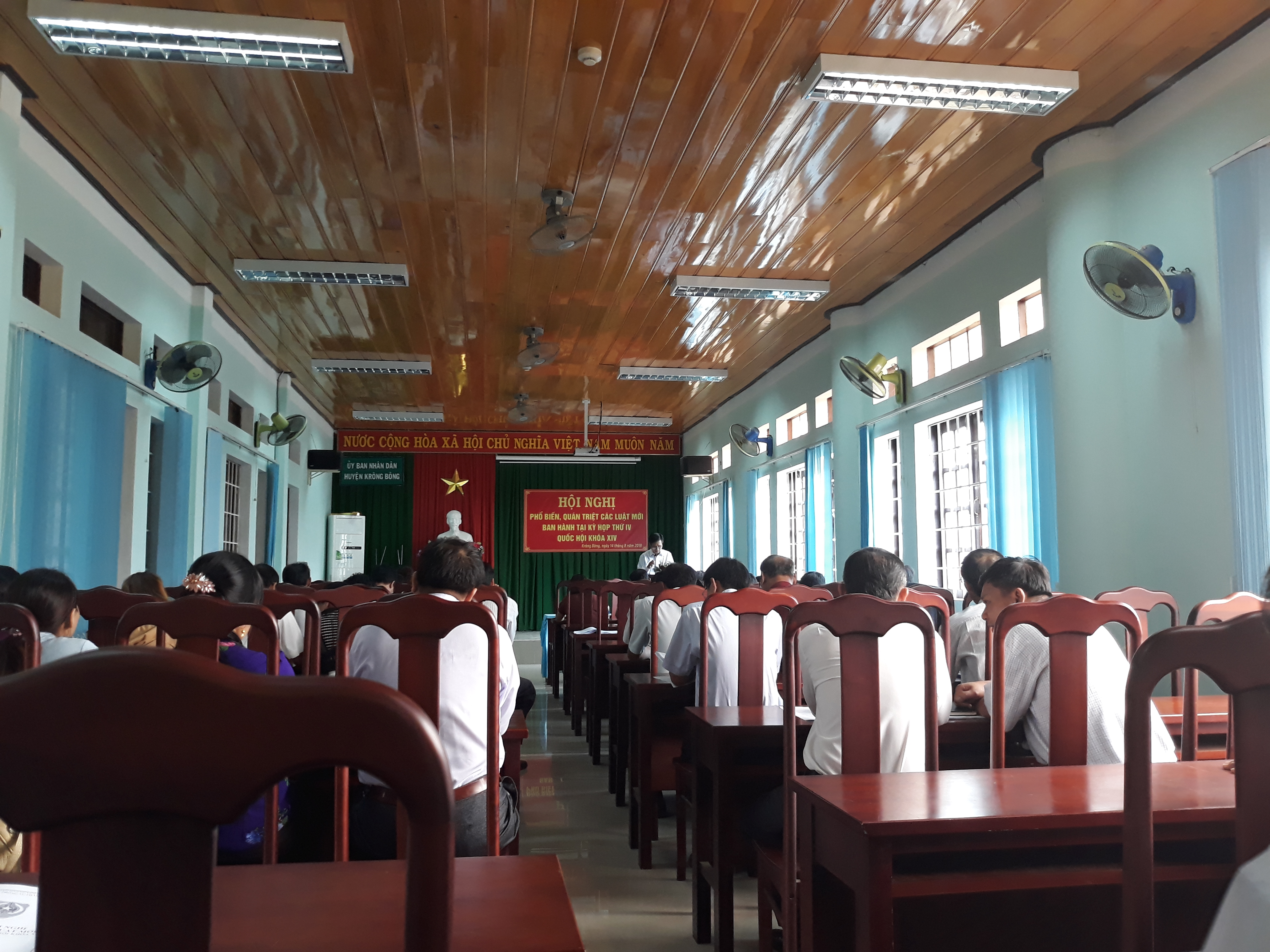 UBND huyện Krông Bông tổ chức Hội nghị phố biến, quán triệt các văn bản luật mới tại kỳ họp thứ 4, Quốc hội khóa XIV