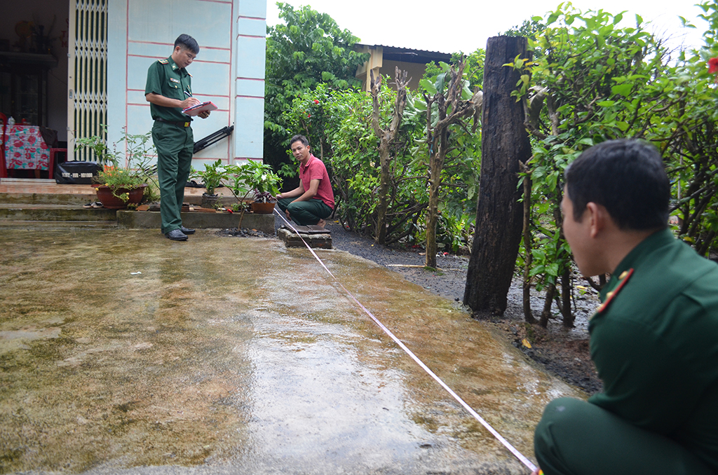 Khảo sát, xây dựng công trình mái che sân nhà cho mẹ Việt Nam anh hùng tại xã Ia Rvê