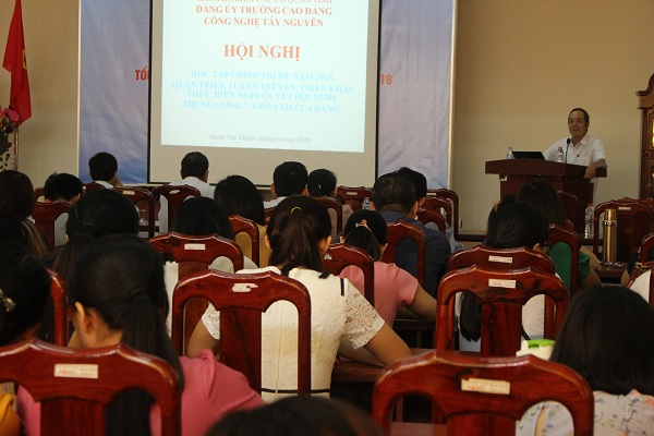 Trường Cao đẳng Công nghệ Tây Nguyên: Hội nghị học tập, bồi dưỡng chính trị hè năm 2018